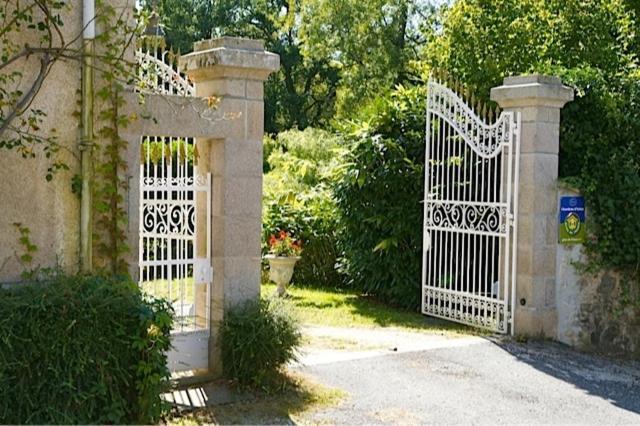 Domaine De La Dame De Lauriere Bed & Breakfast Solignac Exterior photo